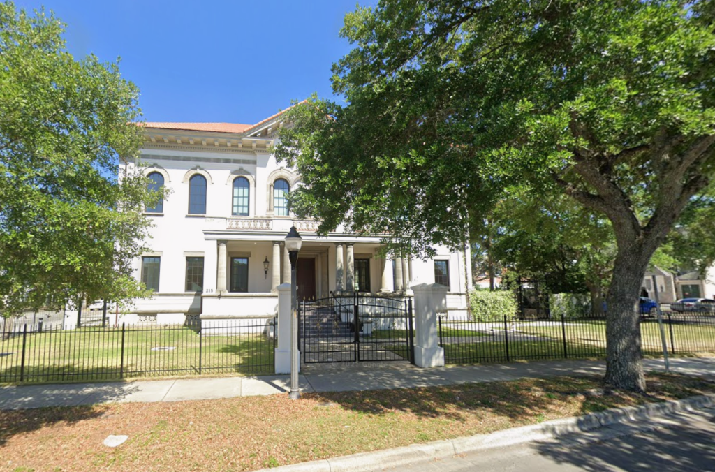 1908 Grand is a wedding venue in Gainesville on N Main St.