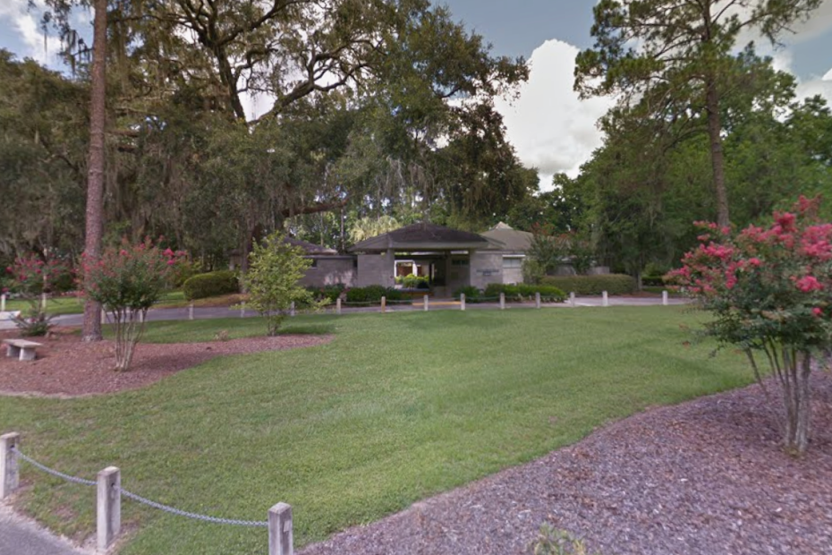 In the heart of NW Gainesville lies Gainesville Garden Club, super convenient for those with wedding guests coming from out of town.