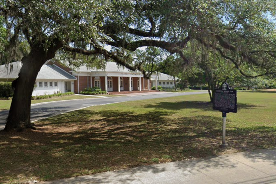 Gainesville Woman's Club is located just west of downtown in the heart of Gainesville.