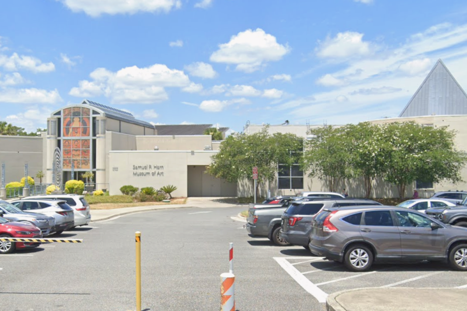 Harn Museum of Art is an interesting wedding venue located on the UF campus off 34th St.